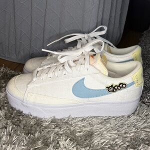 Nike Women's Cream and Light Blue Sneakers